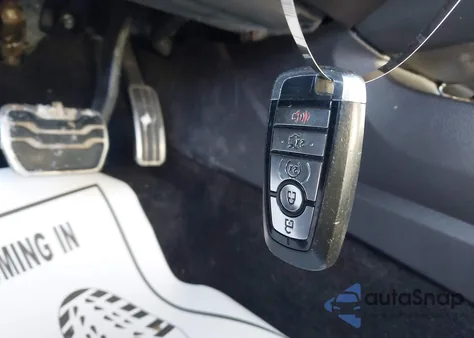 2018 Ford Fusion Titanium z USA, uszkodzony, nr VIN 3FA6P0D95JR219865